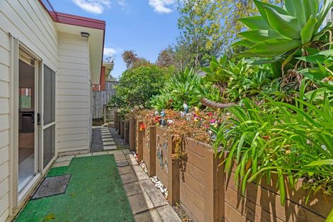 Photo of property in 2/1a Hamilton Place, Glenfield, Auckland, 0629