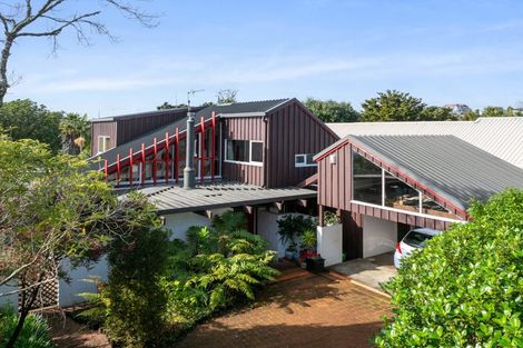 Photo of property in 18 Miraka Place, Birkenhead, Auckland, 0626