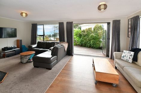 Photo of property in 22 Hand Road, Helensville, 0800