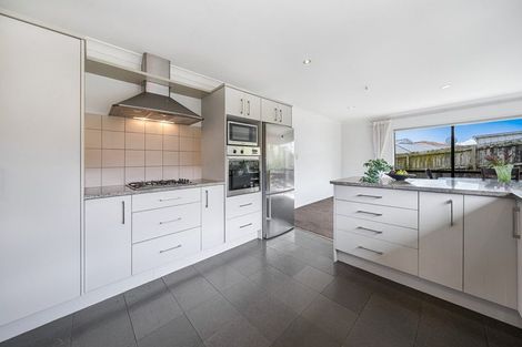 Photo of property in 20 Mackwell Road, Fairview Heights, Auckland, 0632