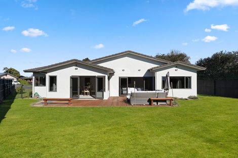 Photo of property in 13 Mangakoea Place, St Andrews, Hamilton, 3200