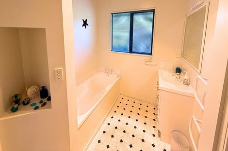 Photo of property in 28 Nyhane Drive, Ligar Bay, Takaka, 7183