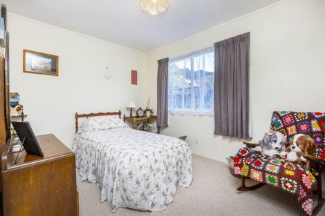 Photo of property in 11 Beryl Grove, Birchville, Upper Hutt, 5018