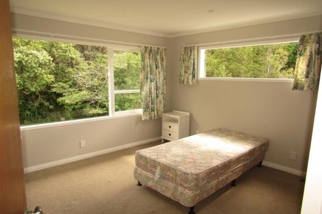 Photo of property in 6 Saint Hildas Glade, Tawa, Wellington, 5028