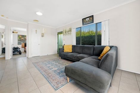 Photo of property in 16 Castlehill Court, Wattle Downs, Auckland, 2103