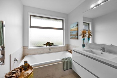 Photo of property in 5 Ashwood Lane, Bell Block, New Plymouth, 4312