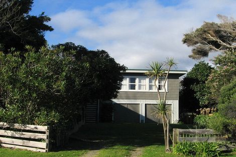 Photo of property in 38 Te Moana Road, Waikanae Beach, Waikanae, 5036