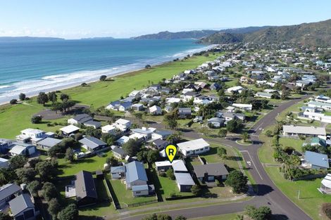 Photo of property in 102 Sands Crescent, Matarangi, Whitianga, 3592