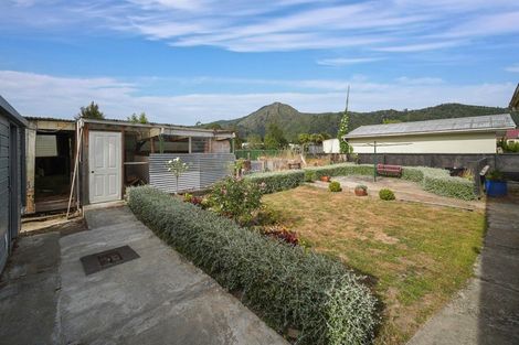 Photo of property in 22 Hampden Street, Murchison, 7007