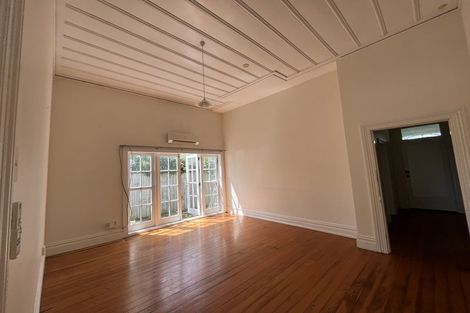 Photo of property in 1 Canal Road, Avondale, Auckland, 1026
