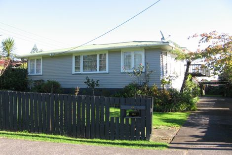 Photo of property in 64 Flanshaw Road, Te Atatu South, Auckland, 0610