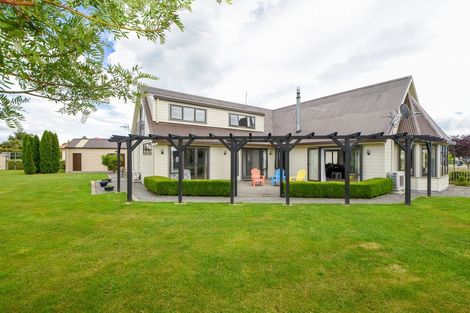 Photo of property in 8 Daffodil Grove, Carterton, 5713