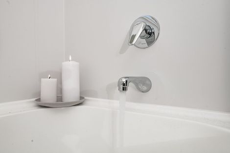 Photo of property in 34 Brooker Grove, Newlands, Wellington, 6037