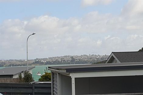 Photo of property in 2/6 Laings Road, Bucklands Beach, Auckland, 2012