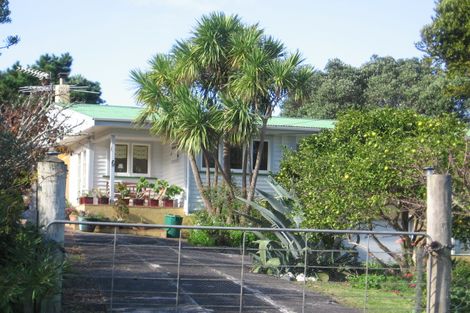 Photo of property in 90 Kauri Point Road, Laingholm, Auckland, 0604