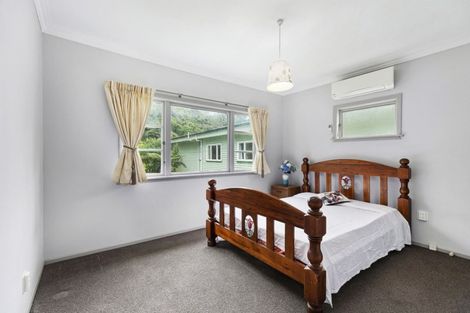 Photo of property in 11 Willowbank Road, Tawa, Wellington, 5028