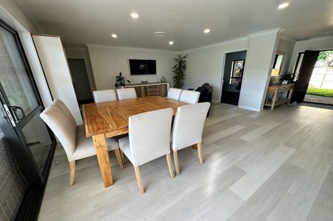 Photo of property in 18 Parkhaven Drive, Rosehill, Papakura, 2113