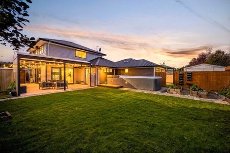 Photo of property in 14 Kahika Grove, Huapai, Kumeu, 0810