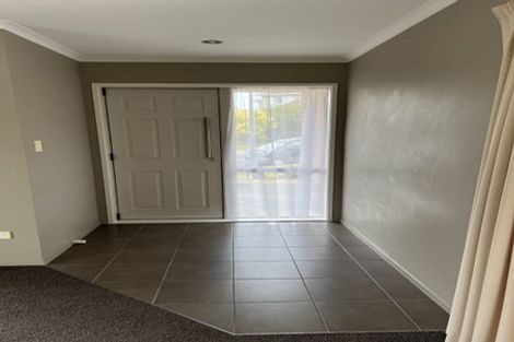 Photo of property in 9 Canyon Drive, Oteha, Auckland, 0632