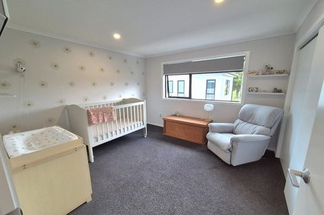 Photo of property in 60 Mawai Hakona Drive, Wallaceville, Upper Hutt, 5018