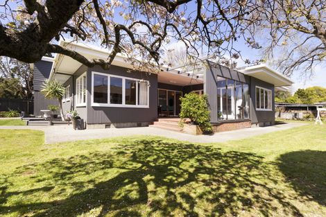 Photo of property in 562 Featherston Street, Roslyn, Palmerston North, 4414