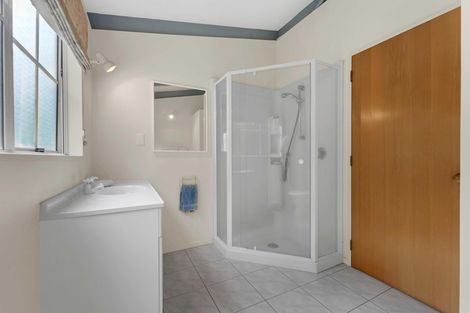 Photo of property in 100 Eugenia Rise, Goodwood Heights, Auckland, 2105