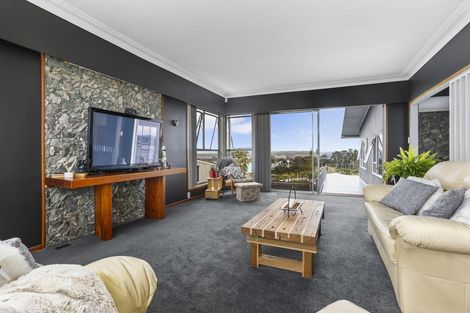 Photo of property in 11 Hadfield Street, Beach Haven, Auckland, 0626