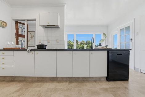 Photo of property in 6 Ridge Lane, New Plymouth, 4310