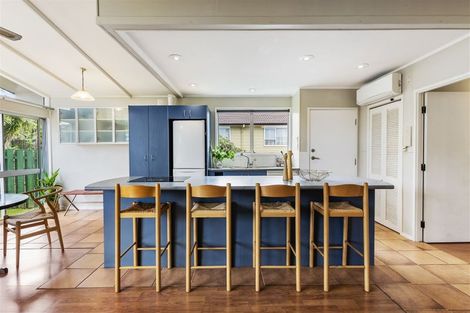 Photo of property in 13 Cunliffe Place, Glenfield, Auckland, 0629