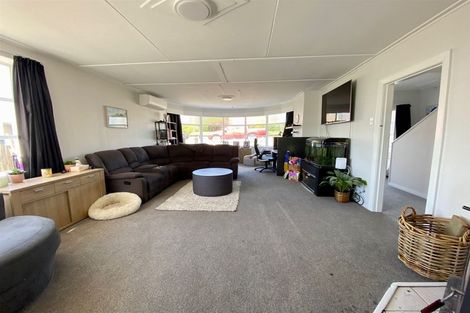 Photo of property in 6 Cossens Street, Balclutha, 9230
