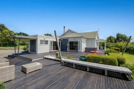 Photo of property in 154 Te Kanae Road, South Head, Helensville, 0874