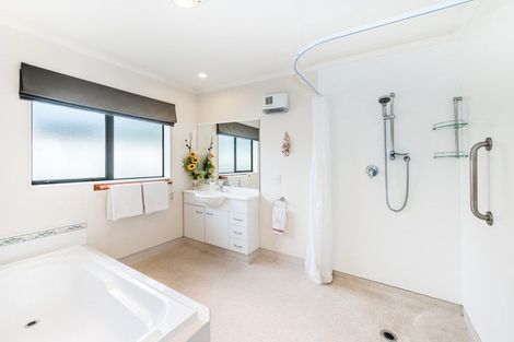 Photo of property in 18 Lorna Irene Drive, Raumati South, Paraparaumu, 5032