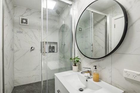 Photo of property in 1/27 Sandown Road, Rothesay Bay, Auckland, 0630