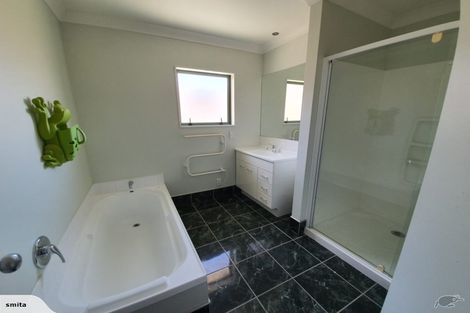 Photo of property in 18 Chippenham Grove, Churton Park, Wellington, 6037