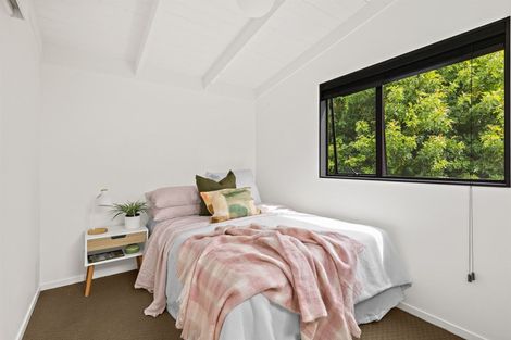 Photo of property in 1/663a Beach Road, Rothesay Bay, Auckland, 0630