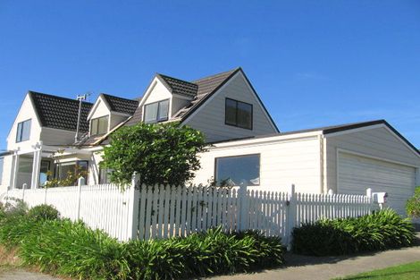 Photo of property in 42 Nalanda Crescent, Broadmeadows, Wellington, 6035