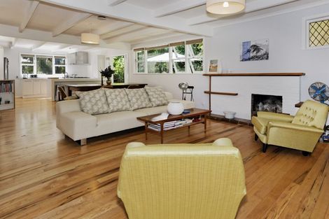 Photo of property in 2/2 Avonleigh Road, Green Bay, Auckland, 0604