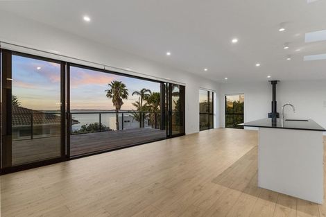 Photo of property in 1 Rangitoto View Road, Cockle Bay, Auckland, 2014