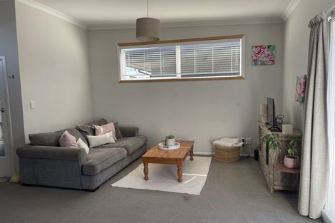 Photo of property in 19 Park Road, Carterton, 5713