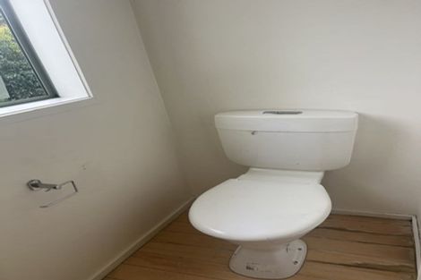 Photo of property in 2/5 Kilham Avenue, Northcote, Auckland, 0627