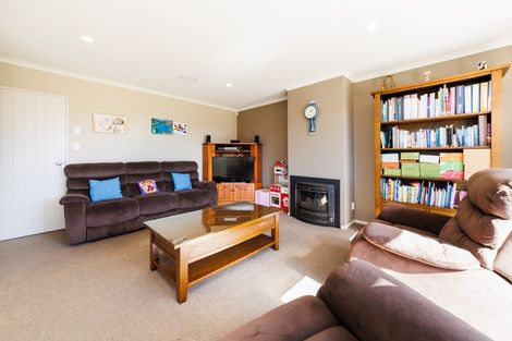 Photo of property in 14 Orlando Way, Kelvin Grove, Palmerston North, 4414