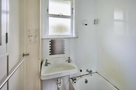 Photo of property in 14 Cumberland Grove, Cannons Creek, Porirua, 5024