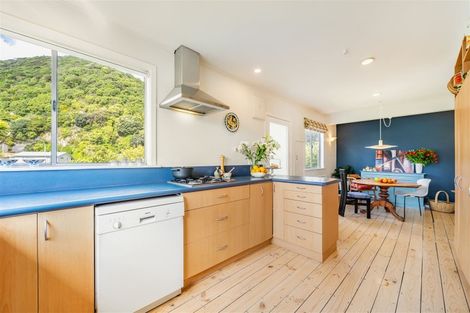 Photo of property in 93 Oroua Street, Eastbourne, Lower Hutt, 5013