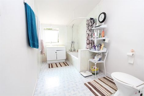 Photo of property in 18 Hollydale Grove, Churton Park, Wellington, 6037