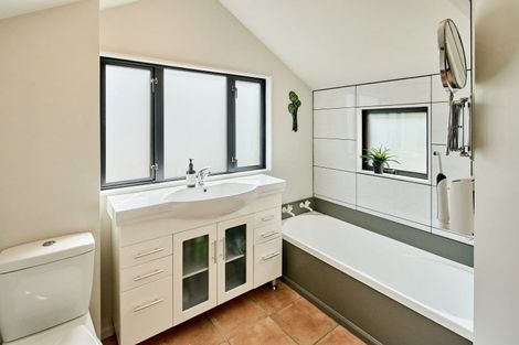 Photo of property in 2/139 Knights Road, Hutt Central, Lower Hutt, 5010