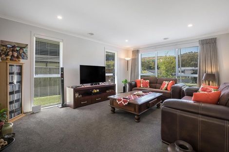 Photo of property in 35 Banks Boulevard, Whitby, Porirua, 5024