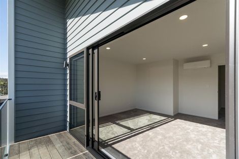 Photo of property in 8 Paparahi Place, Wainui, 0992