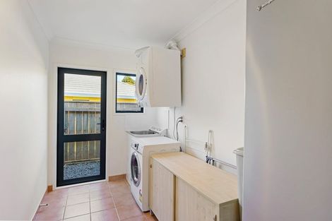 Photo of property in 4 Leanne Way, Waikanae Beach, Waikanae, 5036