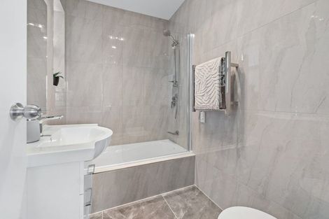 Photo of property in 27 High Road, Glenfield, Auckland, 0629