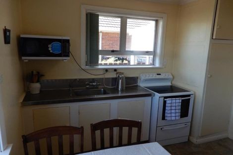 Photo of property in 2 Robbins Crescent, Hawera, 4610